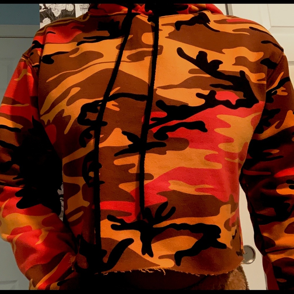 Cropped Camo hoodie
